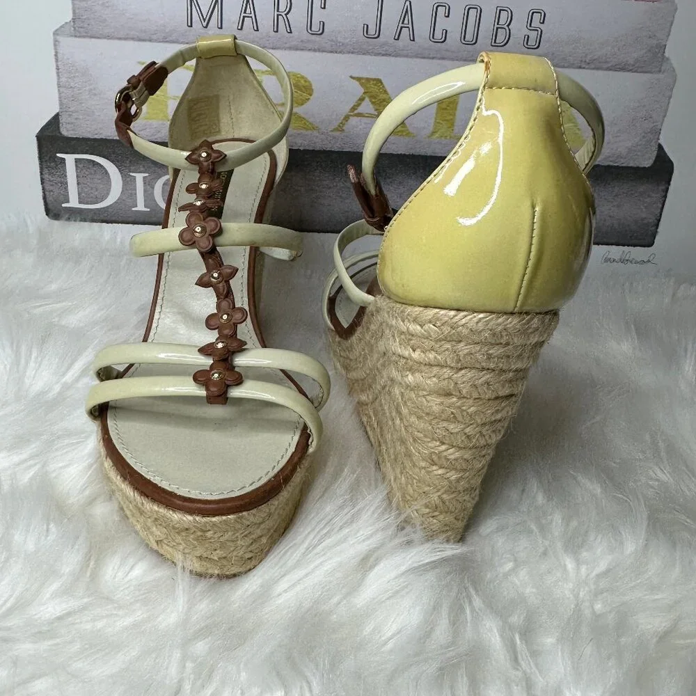 ❌SOLD❌Authentic Louis Vuitton Cream & Brown Leather/Enamel Flower Wedge Sandals - Picture 3 of 16